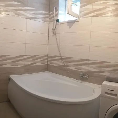 Toelgyerdo Apartment